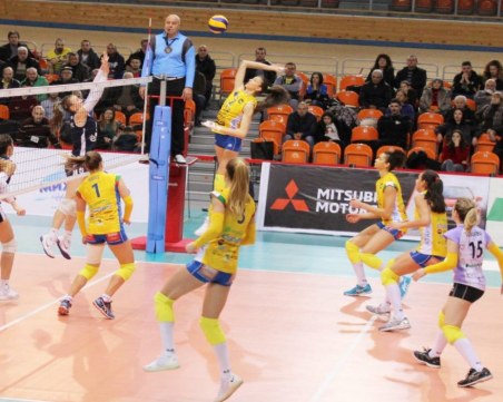 Марица загря за световните шампионки с разгромна победа