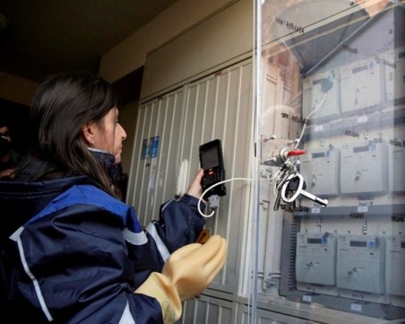 Отчитат по редовен график електромерите по време на празниците