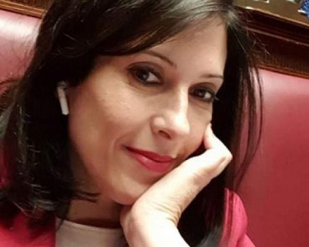 Пребиха зверски депутатка на паркинг пред супермаркет