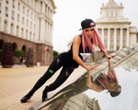 Анн-Джи облича Мис Студентка СНИМКИ