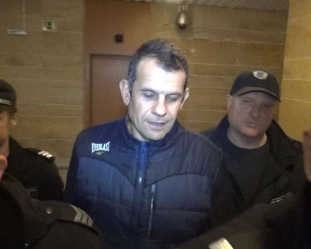 Бившият рейнджър Каменов в съда: Каменно изражение и иронични подмятания ВИДЕО