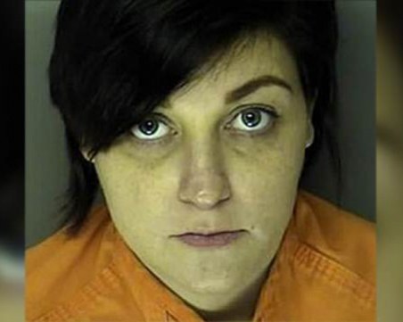 Бюти блогърка от САЩ роди и изхвърли бебета си в кофа за боклук