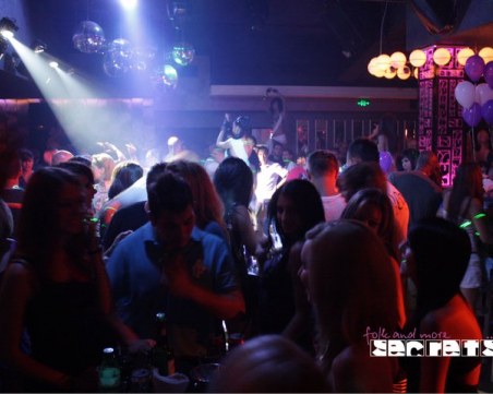 Данъчните затвориха известен чалга клуб