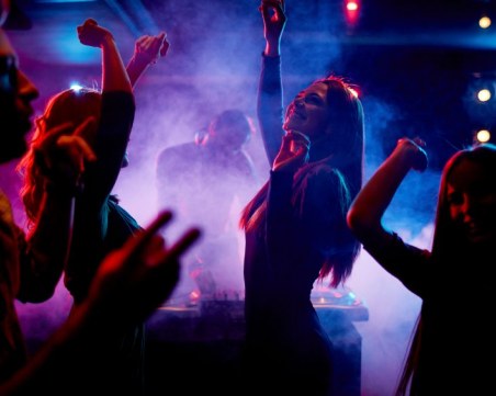 Кражба в нощен клуб в Пловдив! Мъж остана без телефон