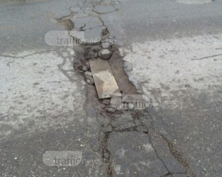 Мостът над река Чепеларска край Катуница се тресе при всеки преминаващ автомобил. Кога ще пропадне? СНИМКИ