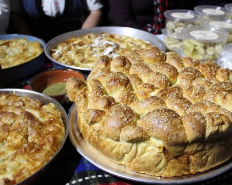 Невероятни изкушения дебнат пловдивчани на Коледния фермерски пазар СНИМКИ