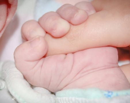 Сестри близначки родиха в един и същи ден