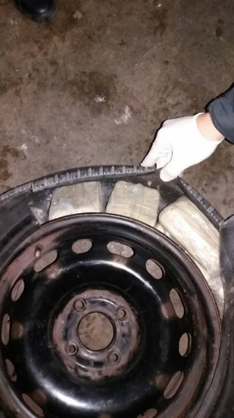 Хероин за близо 1 милион лева откриха в гума на автомобил на Капитан Андреево СНИМКИ