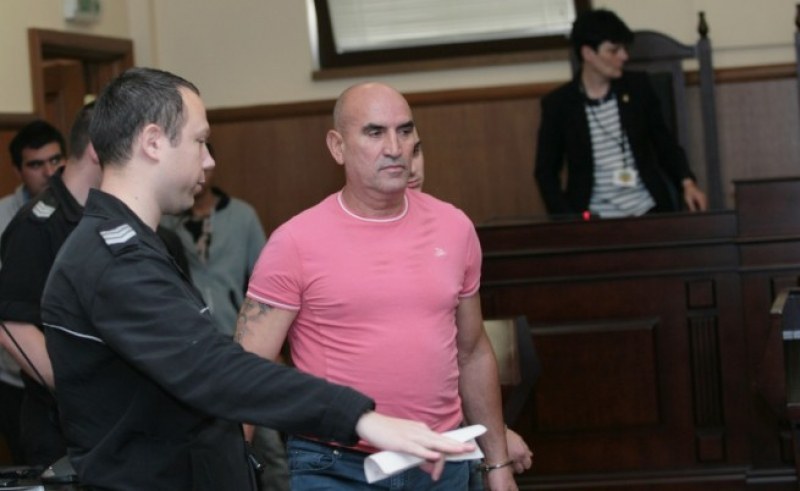 Искат задържането на домашния арестант Ценко Чоков, заснет в ресторант