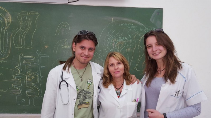 Млад лекар от Пловдив е пълен отличник в Медицинския, получава специално отличие