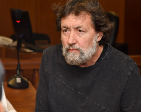 Банев проплака във Фейсбук: В ареста сме 4 човека с турска тоалетна