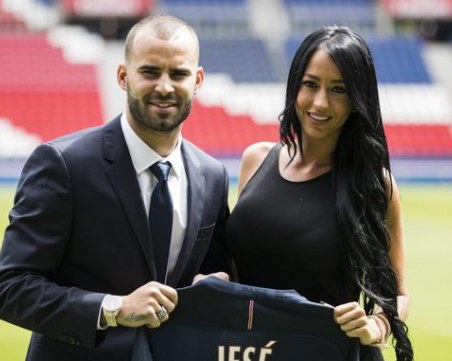 Футболист отмъсти на бившата си с 5000 есемеса