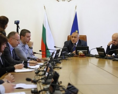 Гласуват вдигането на минималната заплата и пенсия