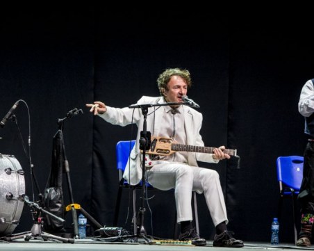 Горан Брегович отново показа, че на неговите концерти не може да си седнал СНИМКИ