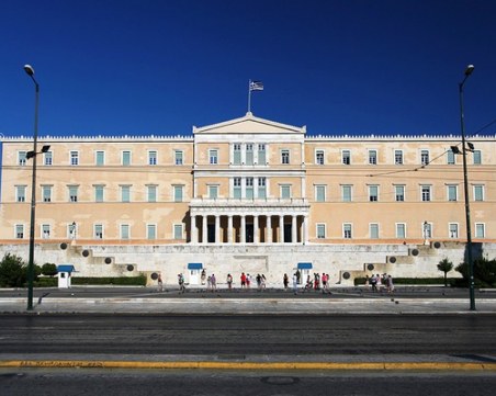 Гръцкият парламент одобри Бюджет 2019 след спасителната програма
