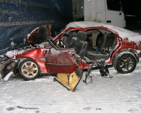 Меле на пътя! Двама младежи загинаха, а други двама са в кома СНИМКИ