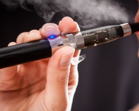 Мощна кампания срещу е-цигарите, удрят мозъка на младите