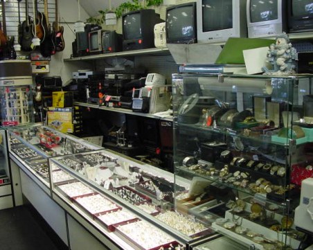 Окончателно: Мъжът от насилствения обир на заложна къща в Асеновград ще лежи 7 години в затвора