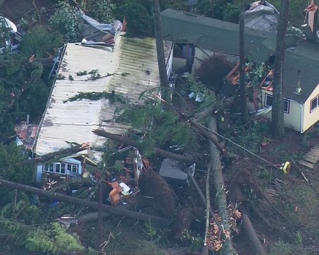 Торнадо разруши предградие на Сиатъл СНИМКИ