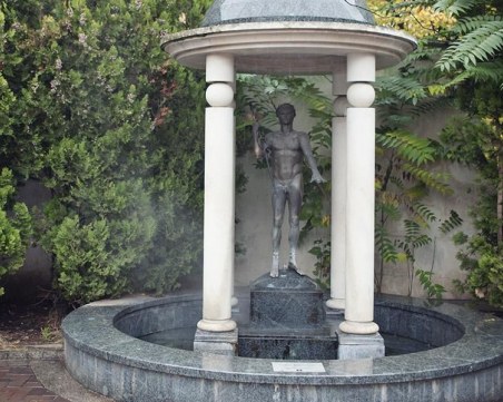 Задигнаха статуята на Аполон Медикус в София