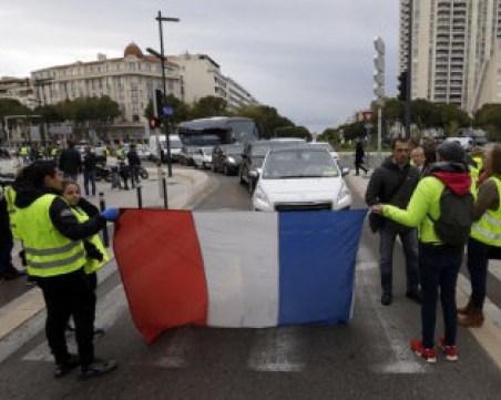 Французите са безпощадни: Протестите на “Жълтите жилетки“ взеха девета жертва