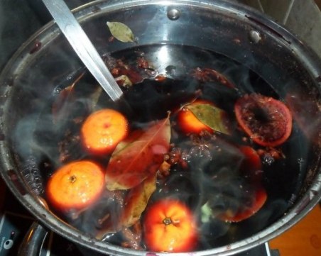 Как да си приготвим греяно вино за Коледа?