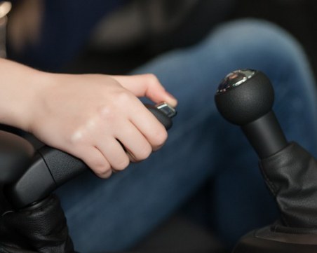 Какво да правим, ако замръзне ръчната спирачка?