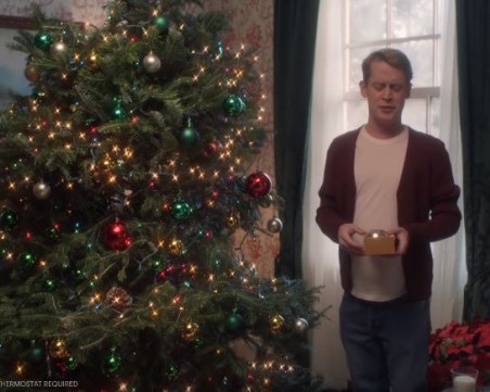 Маколи Кълкин отново влезе в ролята на Кевин, снима се в Сам вкъщи ВИДЕО