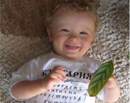 Малкият Теодор не може да види красотата на света, нуждае се от помощта ни