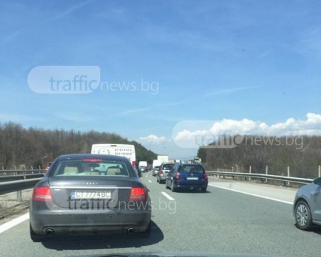 Преди голямото пътуване: Ограничават движението на камиони по натоварените пътищата