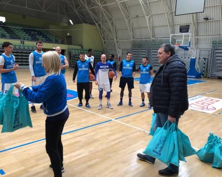 Спонсор зарадва Академик Бултекс 99 преди мача с Теута днес