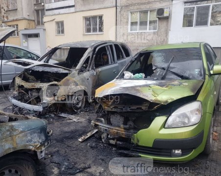 Три автомобила горяха в Кючука тази нощ