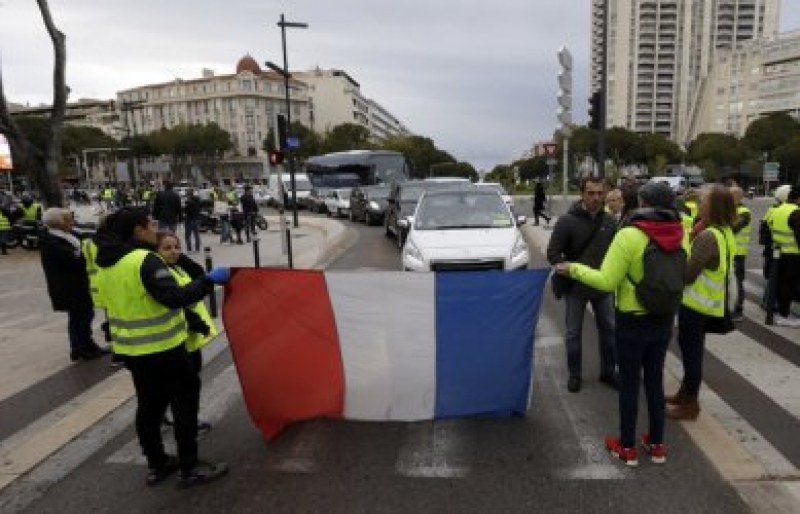 Французите са безпощадни: Протестите на “Жълтите жилетки“ взеха девета жертва