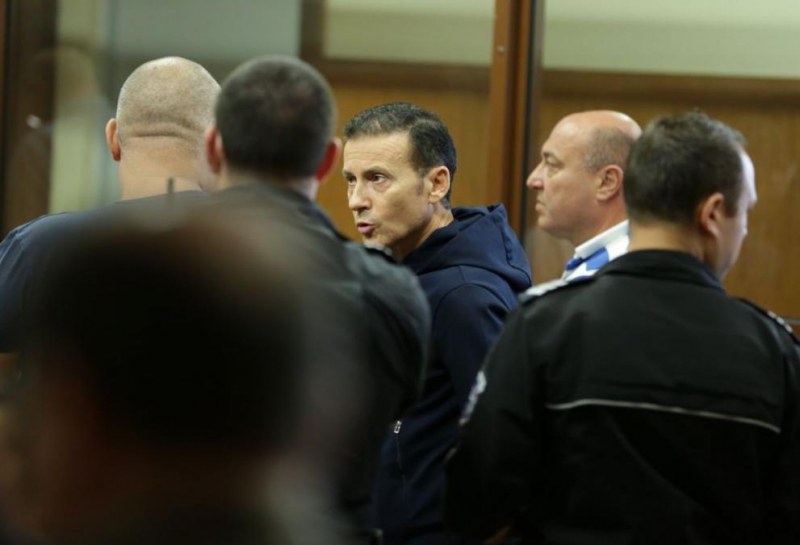 Миню Стайков остава в ареста, въпреки влошеното му здраве