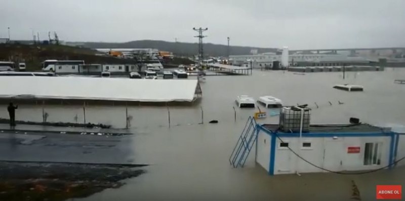 Поройните дъждове наводниха новото летище в Истанбул ВИДЕО