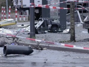 Кола се вряза в спирка, има жертва и ранени в Германия