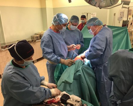 Иновативен метод на живо представиха немският професор Хайнц Рьотингер и д-р Свилен Шидеров в УМБАЛ 