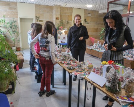 Коледен благотворителен базар се проведе в съда в Пловдив