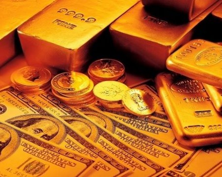 Колко пари щяхте да имате, ако бяхте инвестирали $10 000 в aĸции, злaтo и bіtсоіn пpeз 2018-a?