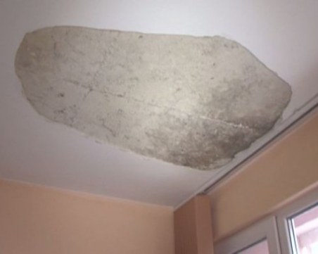 Санирани апартаменти потекоха! Семейства ще прекарат празниците във влага и мухъл