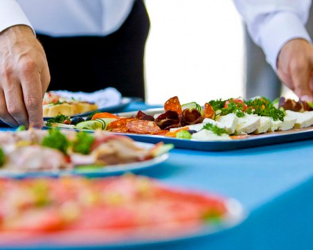 Затвориха заведението, където се натровиха варненски ученици