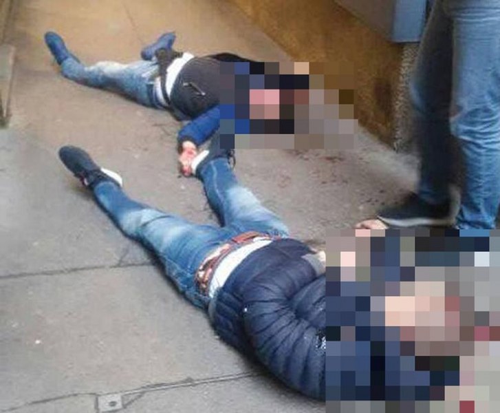 Изтекоха снимки на убития и тежко ранения във Виена! Издирват стрелеца СНИМКИ 18+
