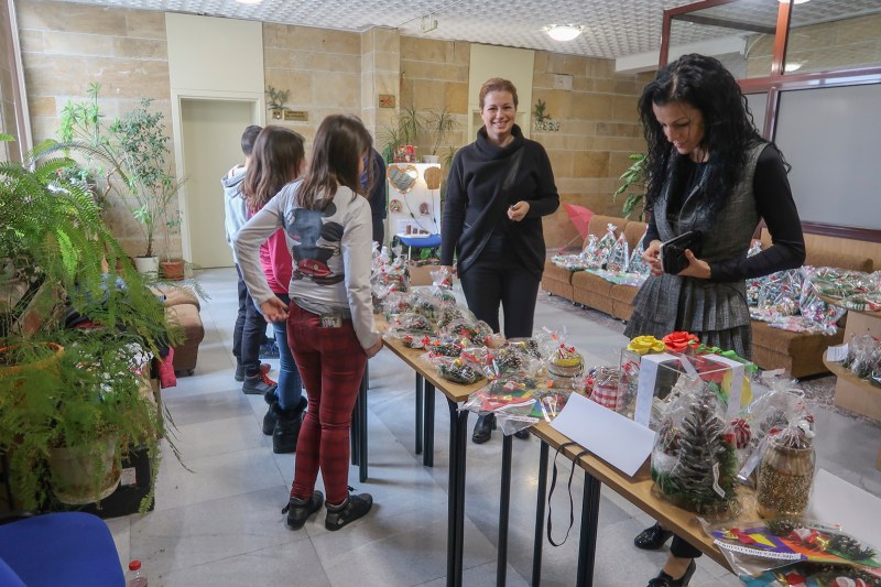 Коледен благотворителен базар се проведе в съда в Пловдив