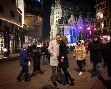 Адреналинка кръстосва най-красивите коледни базари преди сватбата СНИМКИ