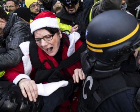 Над 60 задържани в Париж при поредния протест на 