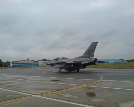 Президентът: Изборът за F-16 е триумф на лобизма