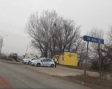 Засилено полицейско присъствие: Патрулки са окупирали входовете на Пловдив СНИМКИ