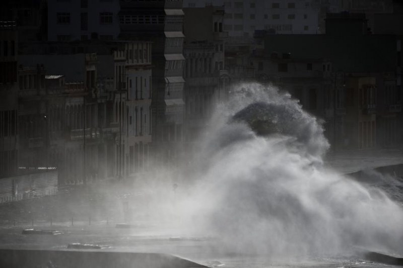 Истински потоп заля столицата на Куба