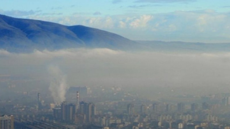 Мръсен въздух в половин България тази сутрин