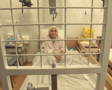 Осъден крадец се върна при жертвата си, за да я убие